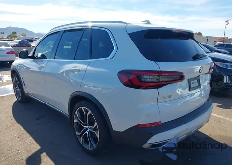 2021 BMW X5 Sdrive40I z USA, uszkodzony, nr VIN 5UXCR4C01M9E31259